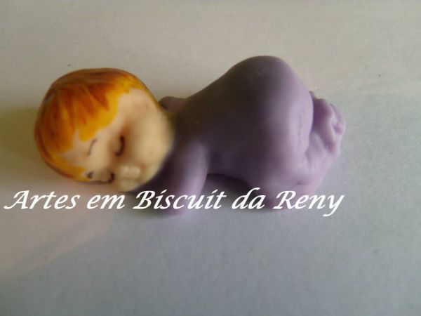 Bebe de pijama com imã